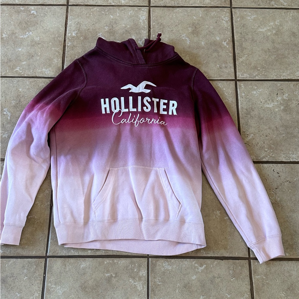 Hollister sweatshirt! Very comfy!!